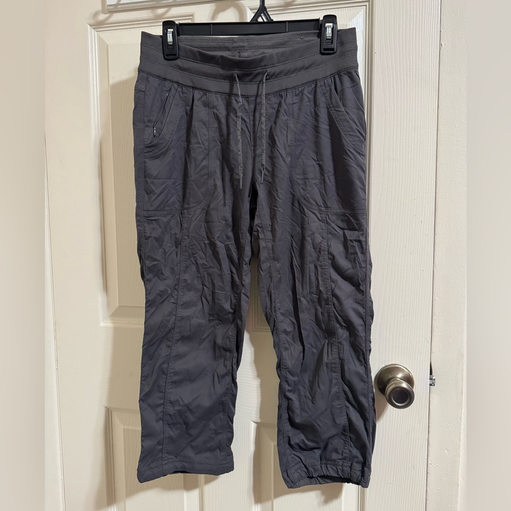 The North Face Gray Elastic-Waist Capri Cargo Pants